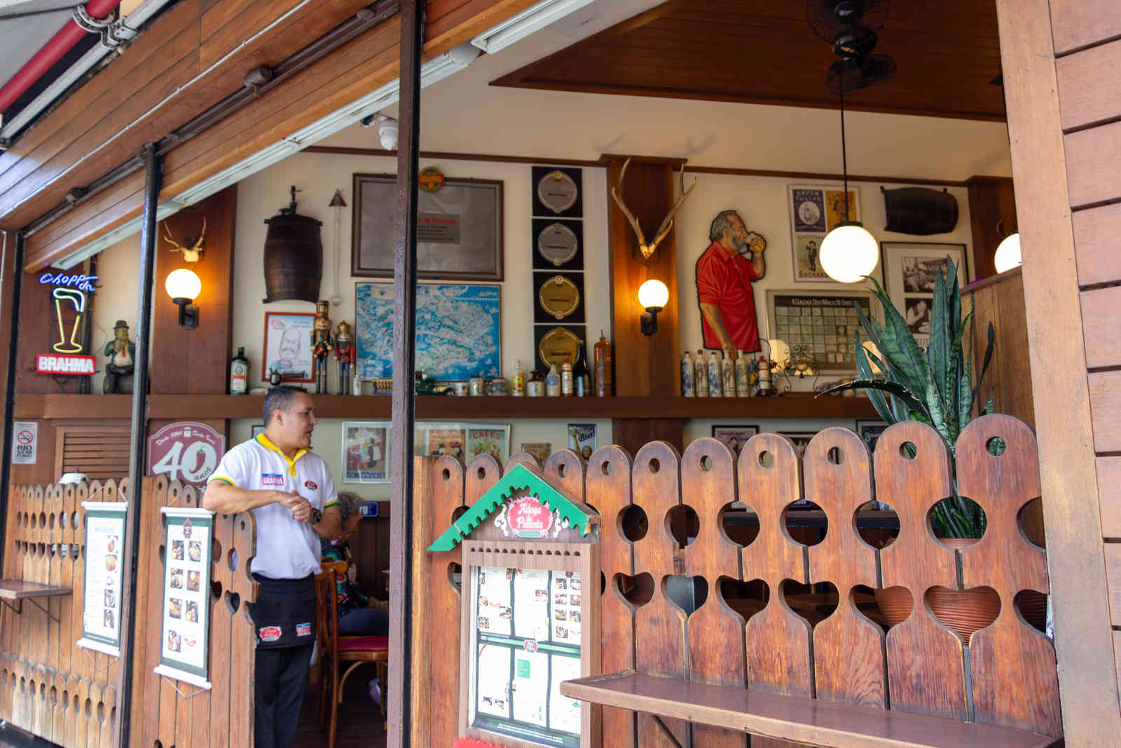 The entrance and wooden interior of Adega do Pimenta