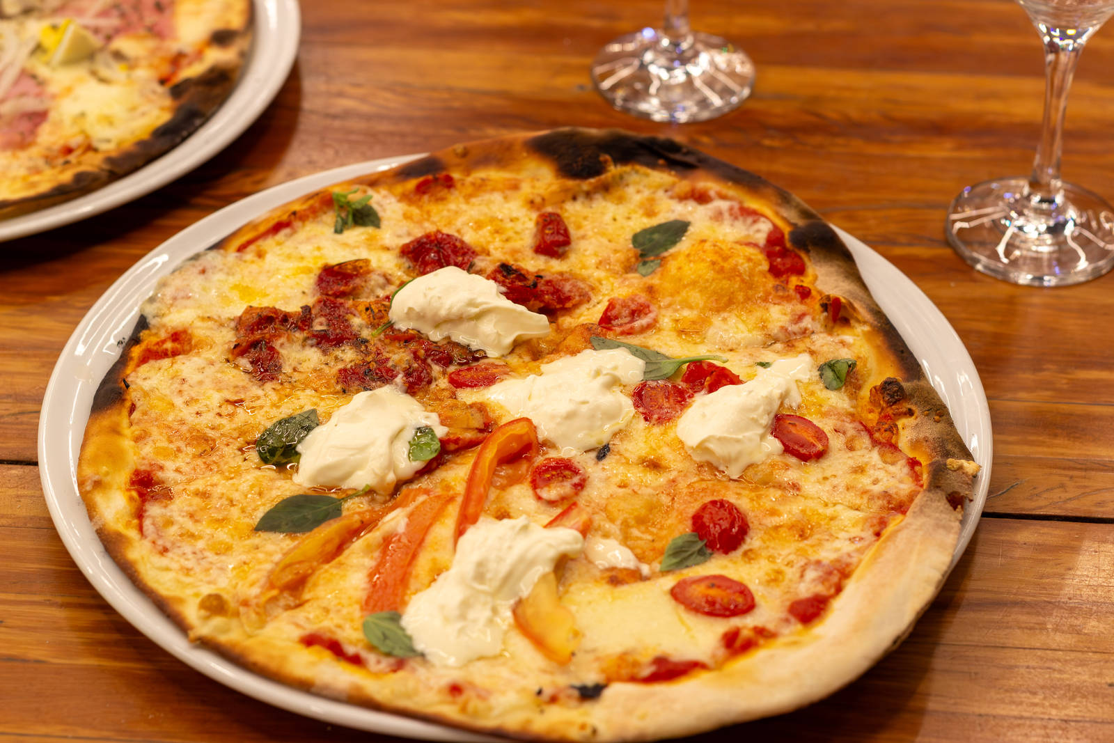 Stracciadoro pizza on a table in the Zona Sul dining area