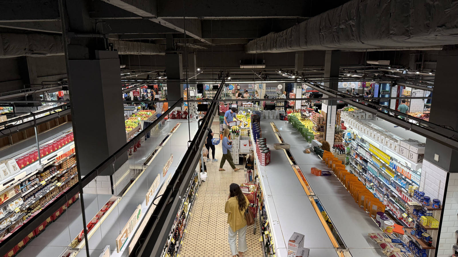 The interior of a Zona Sul supermarket with a dining area