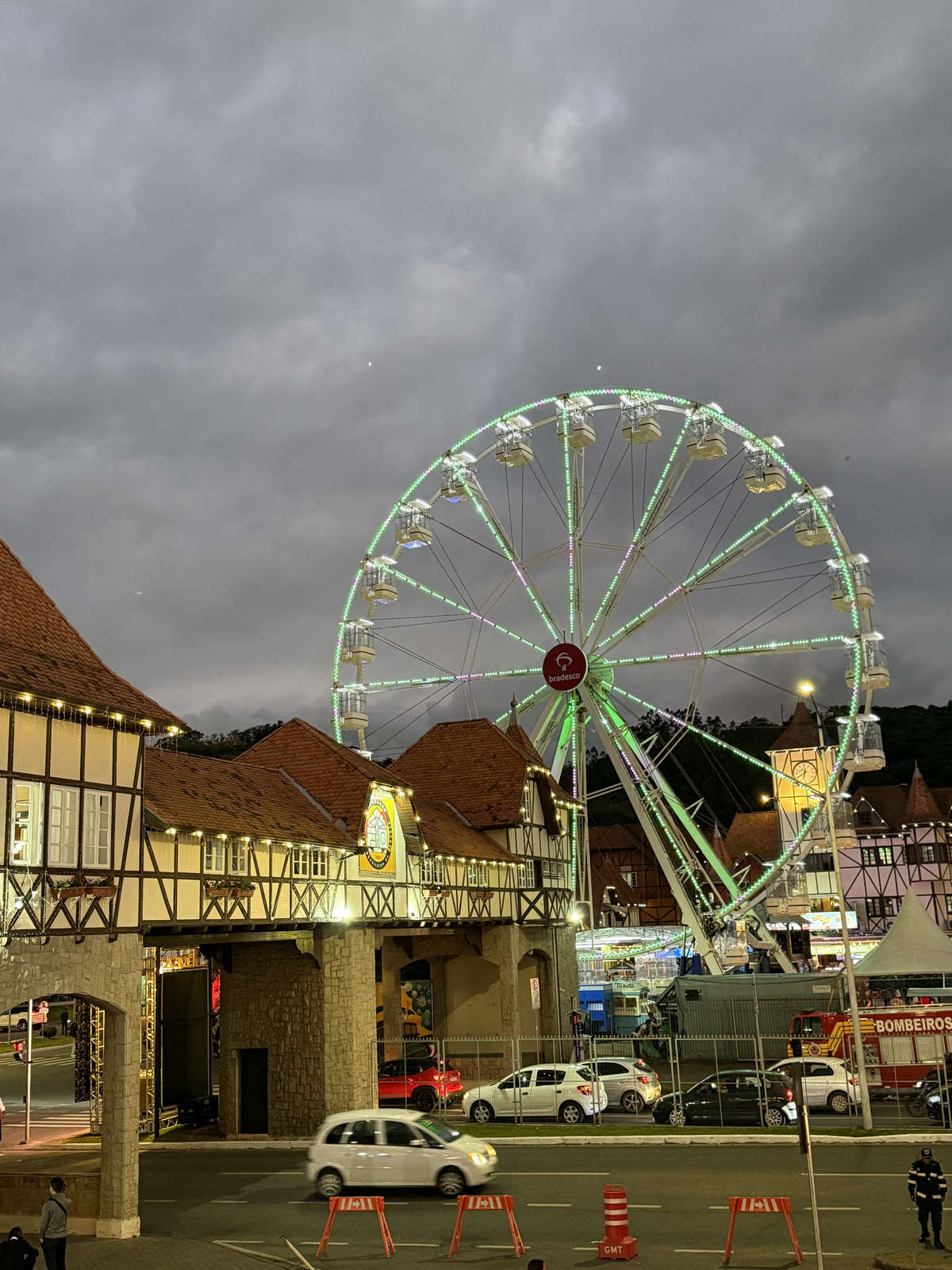 The Ferris wheel beside the half-timbered pavilions at Vila Germânica