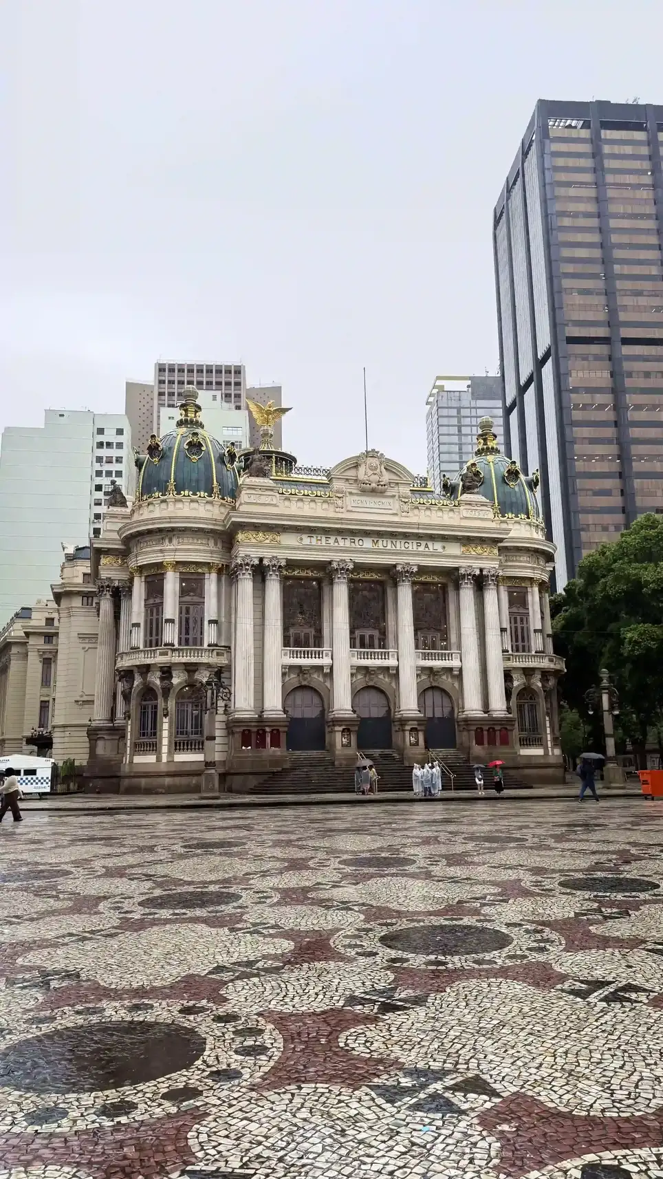 Municipal Theatre on Cinelandia square